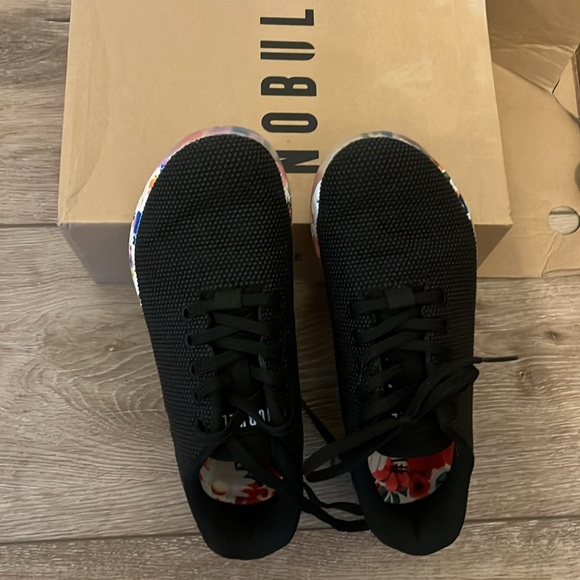 NOBULL trainers size 7 - Picture 2 of 4